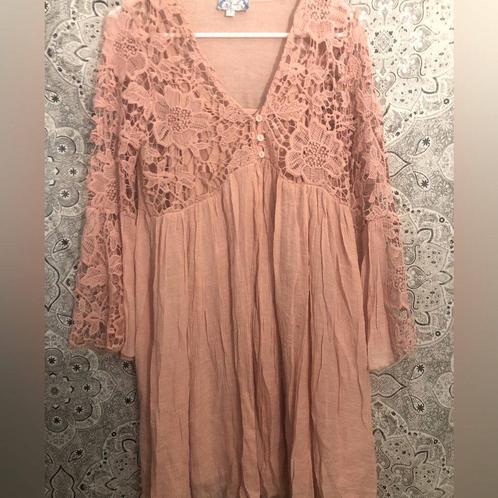 NWOT Gauzy crotchet sleeve dress